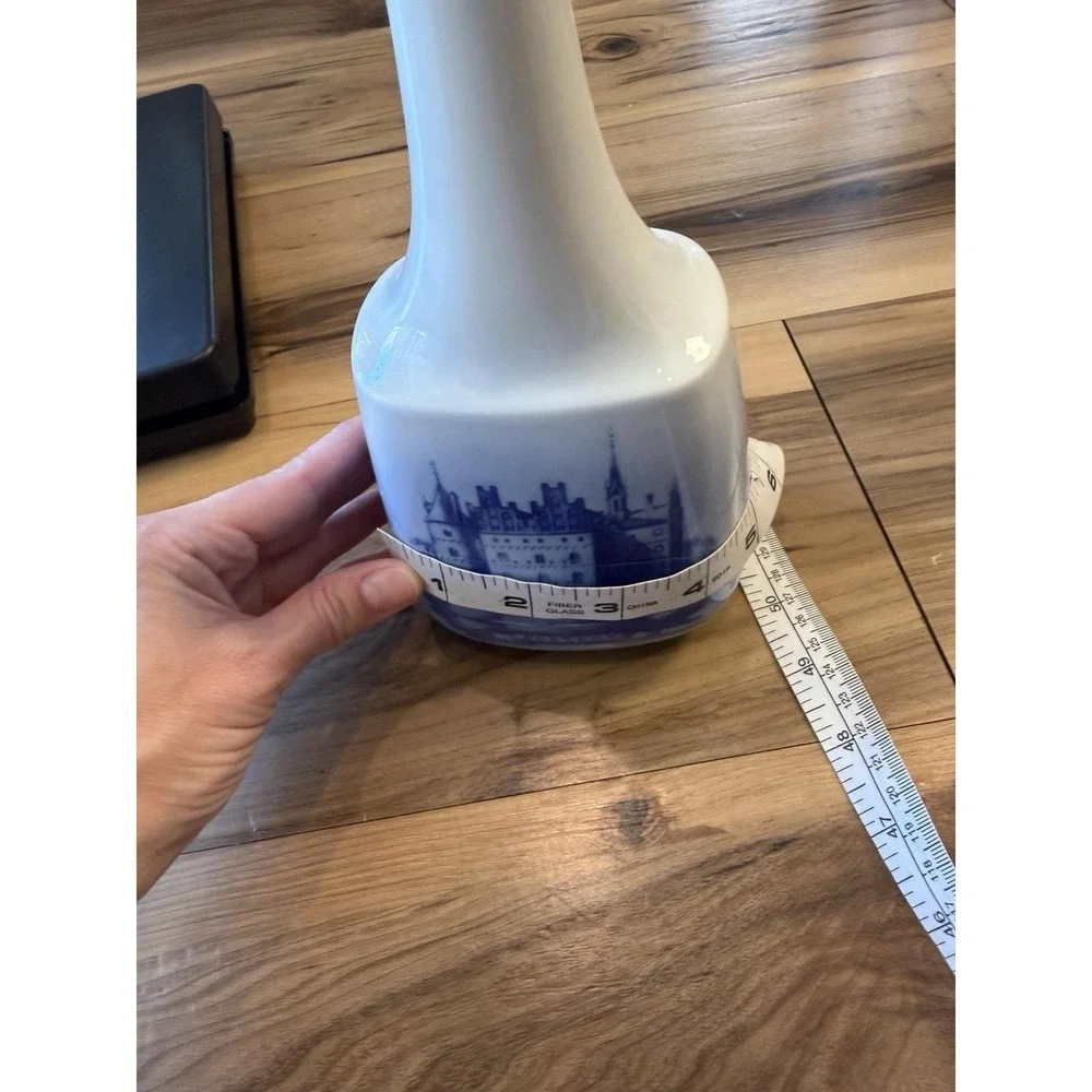 VGC Royal Copenhagen Denmark Blue White Decanter Feat Egeskov Castle #4881 Empty